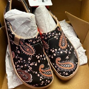 NIB Women's Sz. 8.5 UIN Infinite Vitality 2